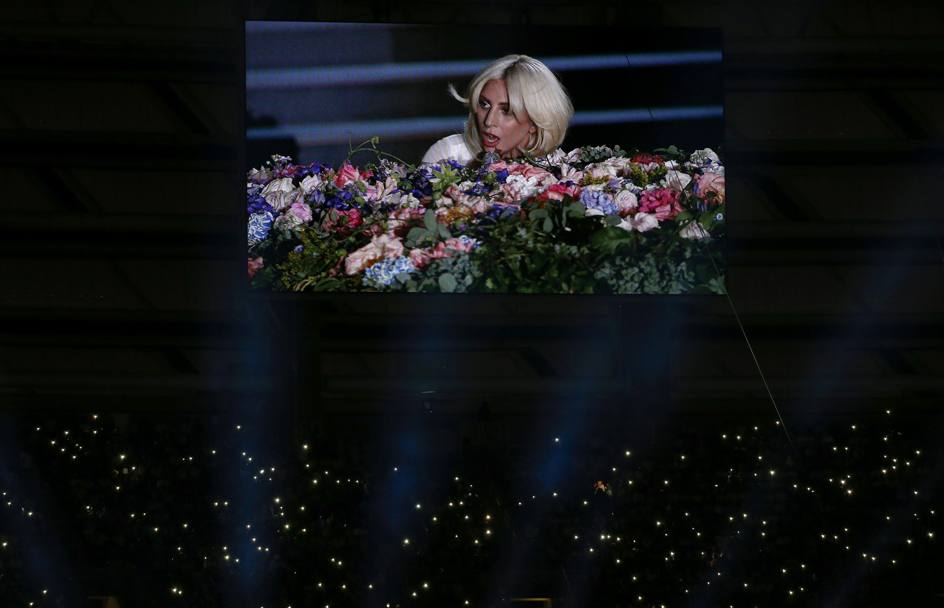 Esibizione finale di Lady Gaga che suona Imagine di John Lennon. Reuters